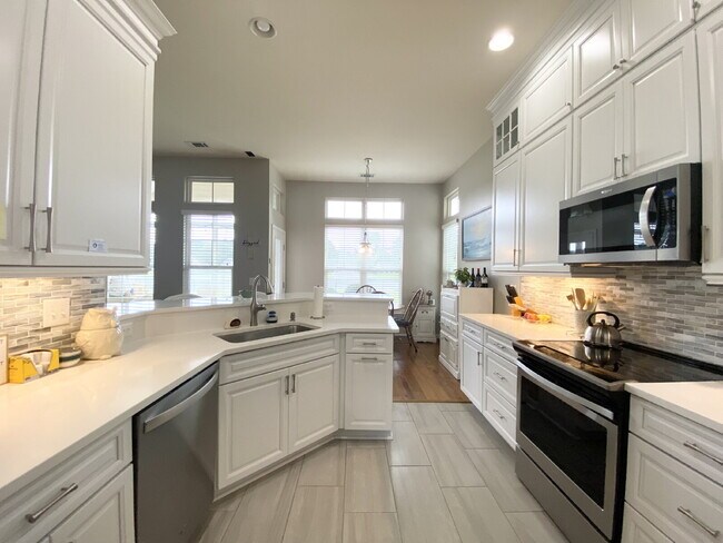 Building Photo - Spacious Four Bedroom Home w/ Oversized Fe...