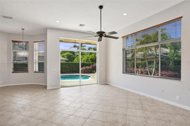 Building Photo - 2553 Jardin Manor