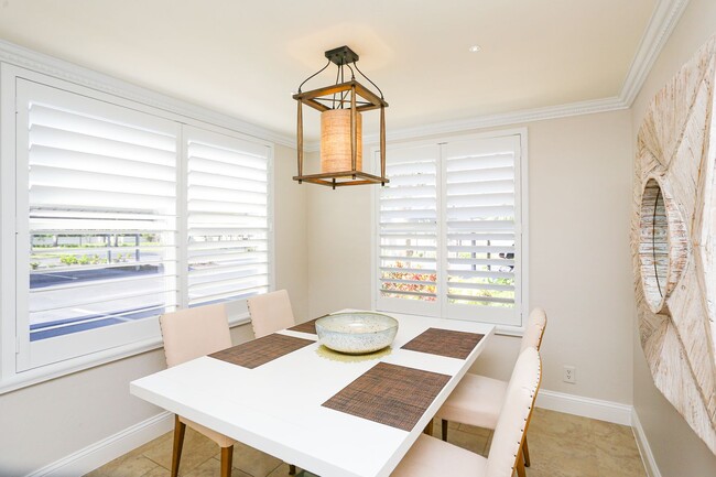 Building Photo - Live the Naples Lifestyle – Elegant 2BR/2B...