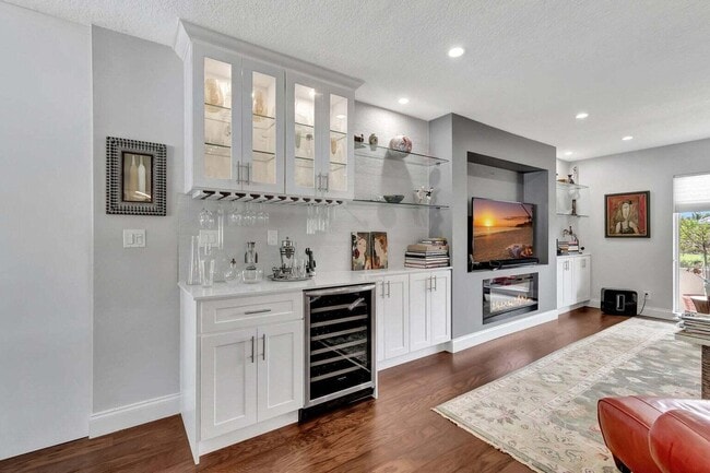 Building Photo - 5660 Golfway Dr