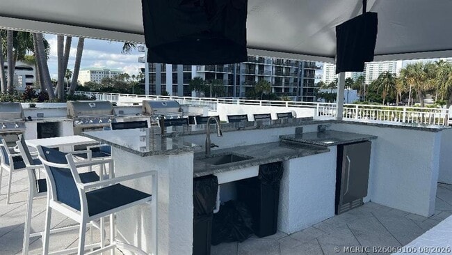 Building Photo - 3015 N Ocean Blvd