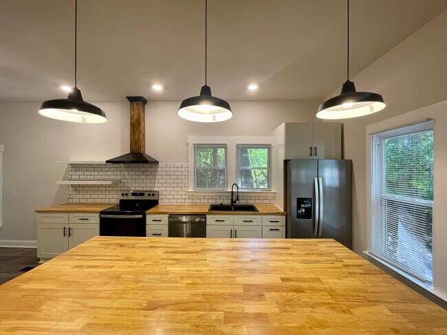 Building Photo - 113 N Patterson St