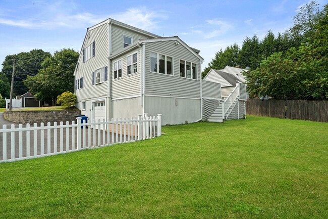 Building Photo - 28 Hillside Ave