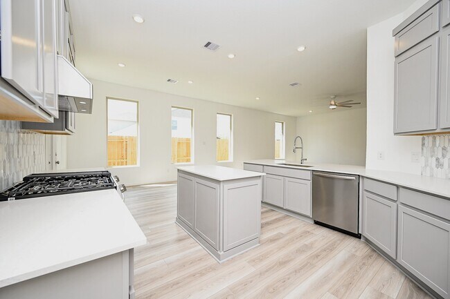 Building Photo - 8278 Boundary Waters Dr