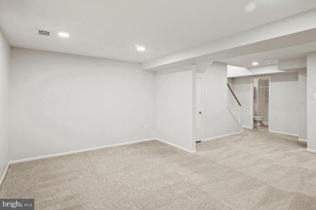 Building Photo - 7000 Ducketts Ln