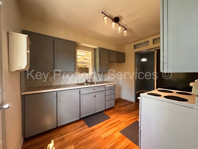 Building Photo - Cozy Two Bedroom House with Large Yard