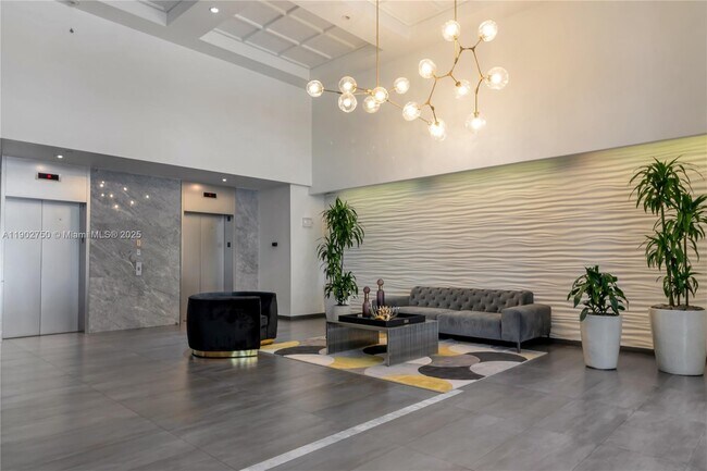 Primary Photo - 10 Aragon Ave