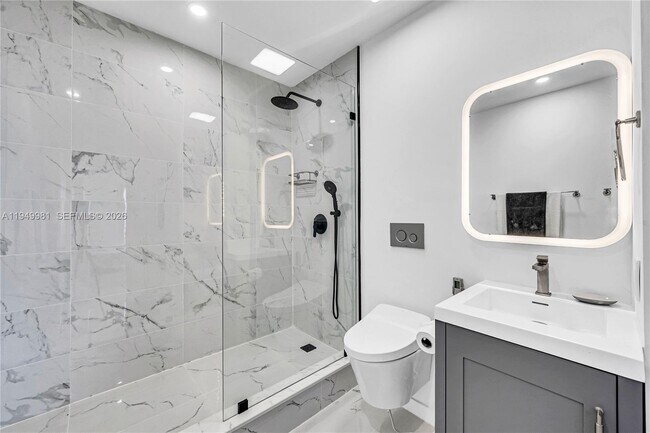 Building Photo - 1500 Bay Rd