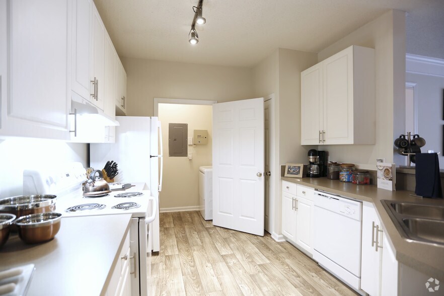 Primary Photo - Magnolia at Milton