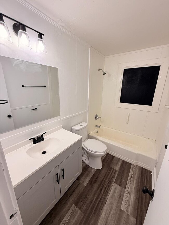 Building Photo - 110-116 Dobbs St - Unit 112