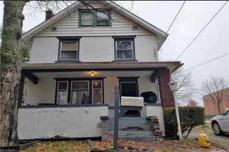 Building Photo - 685 Garry Rd