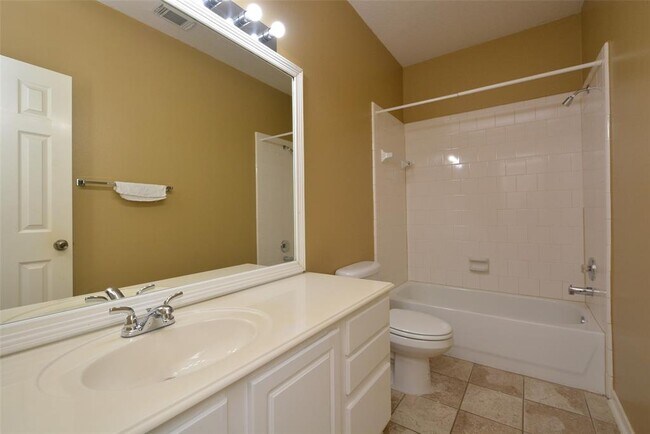 Building Photo - 2931 Sunbird Dr