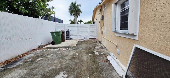 Building Photo - 580 W 34th Pl