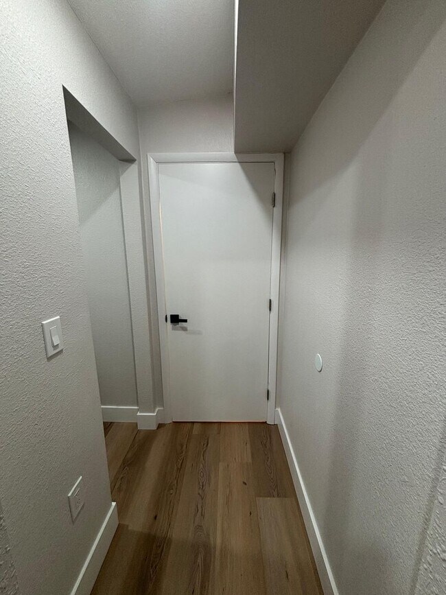 Building Photo - Fully Remodeled 3-Bedroom + Den Home for R...