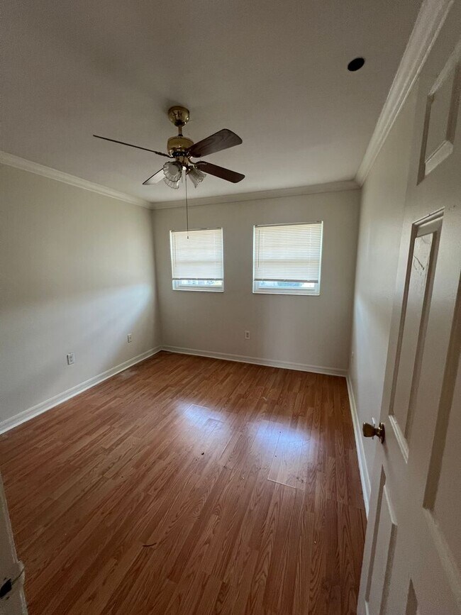 Building Photo - 865 Sky Lake Cir