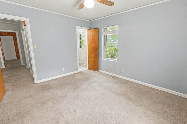 Building Photo - 2822 Sumter Ave