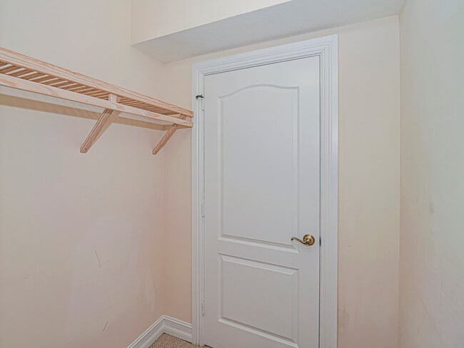 Building Photo - 1965 Bridgepointe Cir