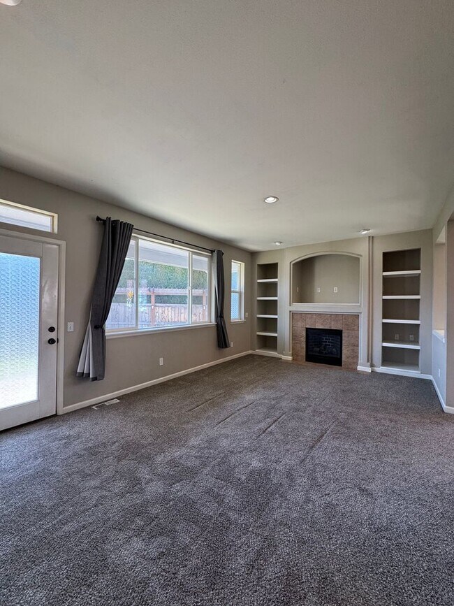 Building Photo - Rare Wheaton Ct Availability