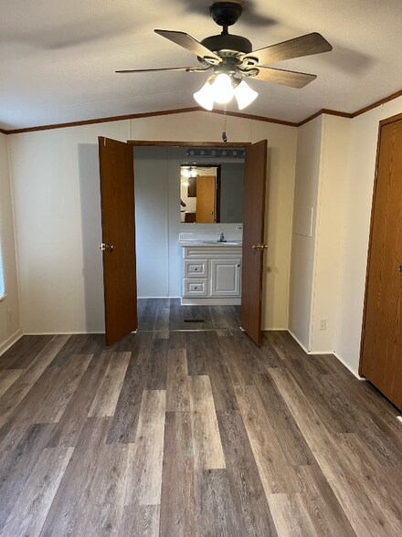 Building Photo - 164 Lynn Dr