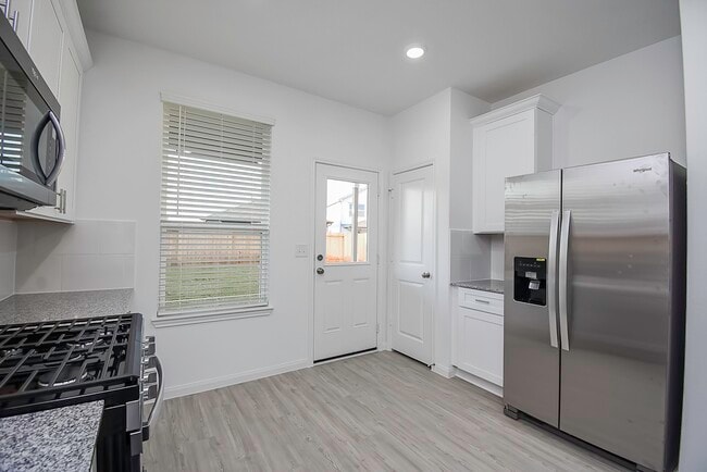 Building Photo - 23407 Honey Spade Rd