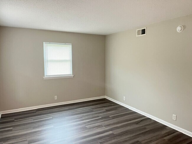 Building Photo - Stunning Newly Remodeled 4BR/2BA Home in Huntsville – Pet Friendly!