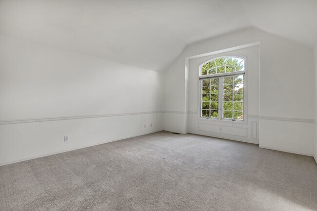 Building Photo - 16323 NE 50th Way