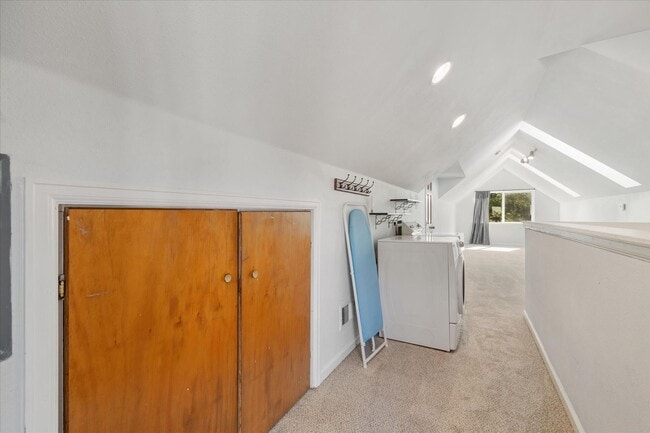 Building Photo - Spacious studio loft in the highly sought-...