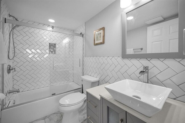 Building Photo - 300 64th Ave