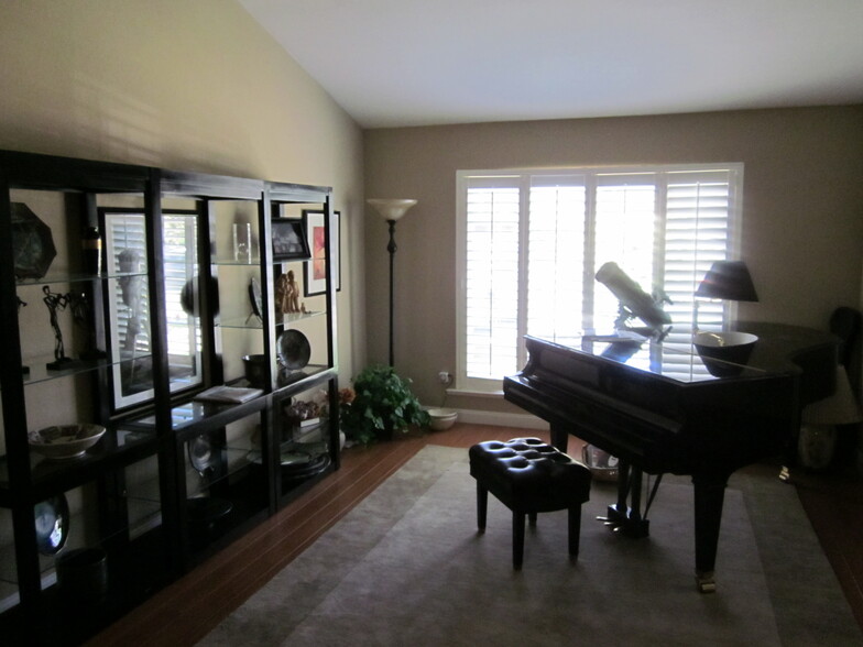 living room - 4467 Shellflower Ct