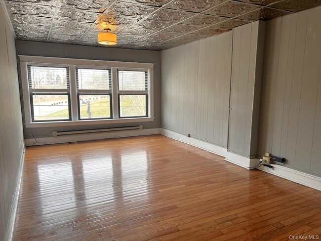 Building Photo - 2 Raymond Ave