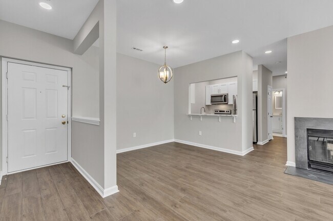 Building Photo - 606 Rolling Hill Walk