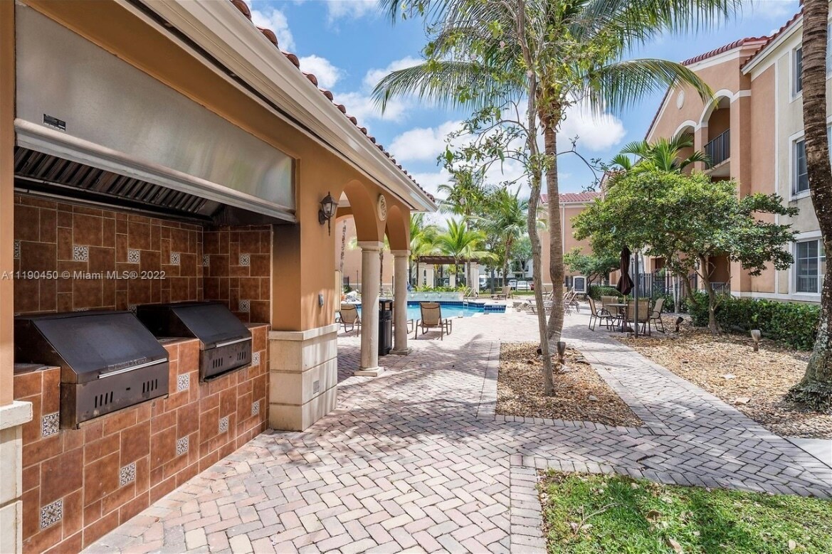 Building Photo - 6851 SW 44th St