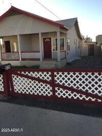 Building Photo - 328 N 11th Pl
