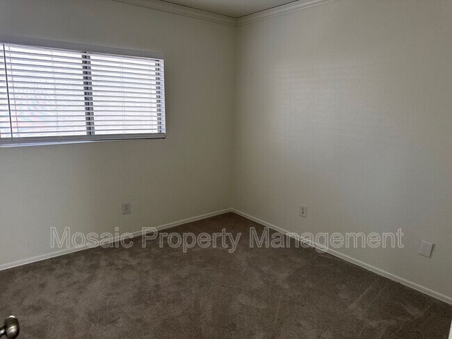 Building Photo - 1543 S Danielson Way