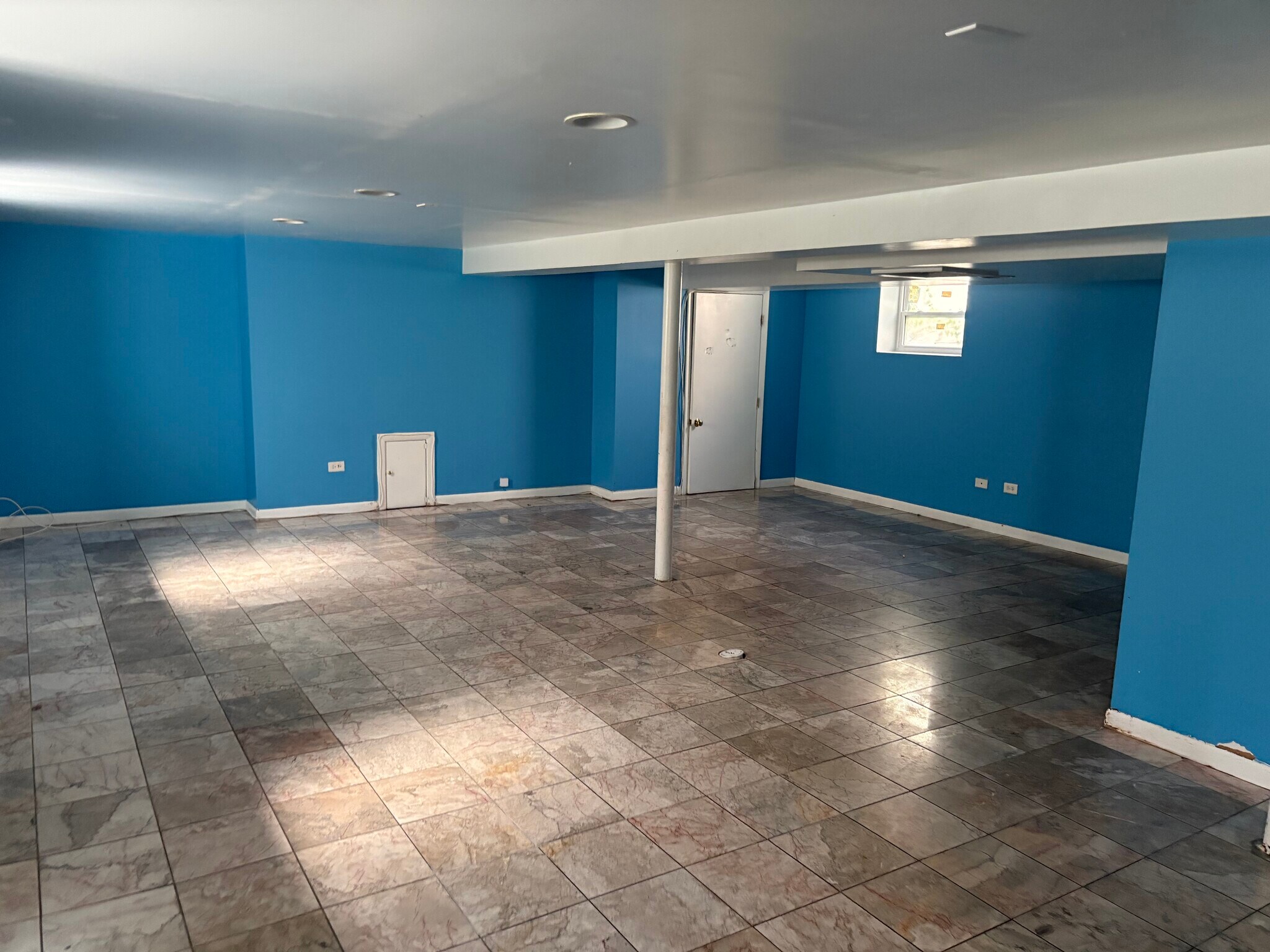 Building Photo - 5543 N Spaulding Ave