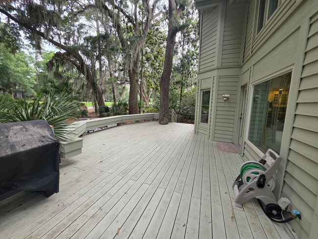Building Photo - MOSS CREEK