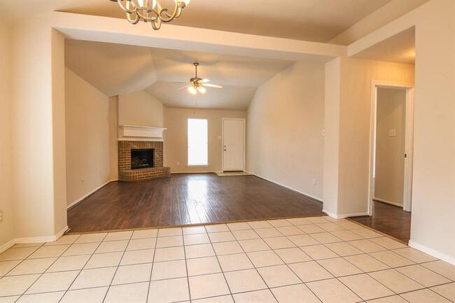 Building Photo - 21903 Silverfield Park Ln