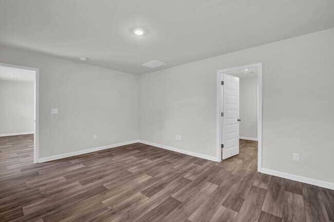 Building Photo - ***MOVE-IN SPECIAL*** $500 OFF OF YOUR FIR...