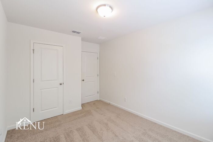 Building Photo - 3057 Lexington Terrace