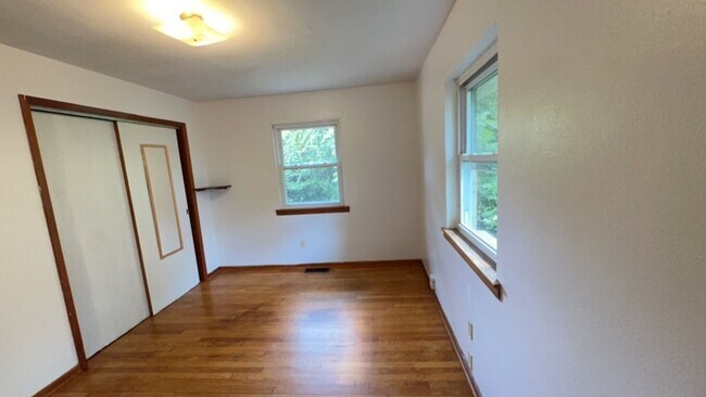 Building Photo - 308 N Overhill Dr