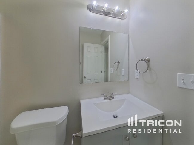 Building Photo - 2916 Westwinds Ct