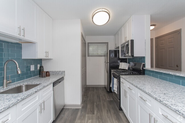 2BR, 2BA- 1121SF - Paces Ridge at Vinings