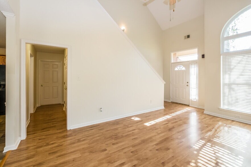Building Photo - 6076 Armistead St