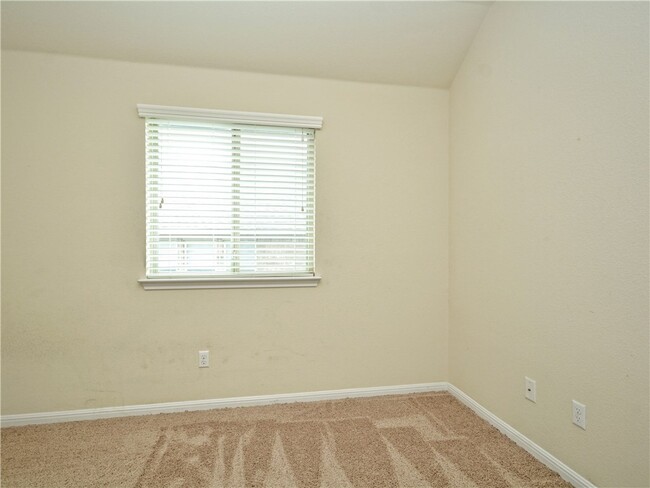 Building Photo - Excellent one story home available in Falc...