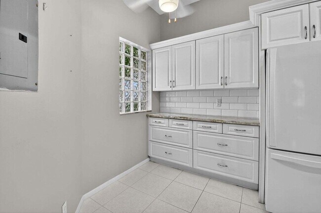 Building Photo - 5414 Venetia Ct