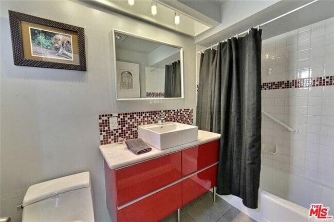 Building Photo - 728 Montecito Dr