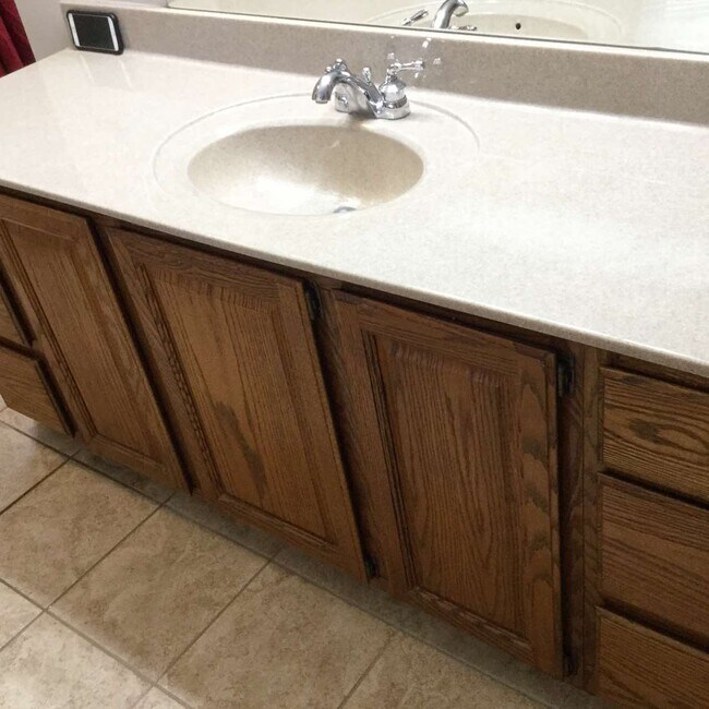 Building Photo - 7221 Hyperion Point Dr