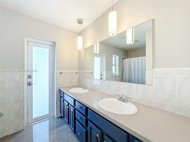 Building Photo - 2770 NE 8th Ct