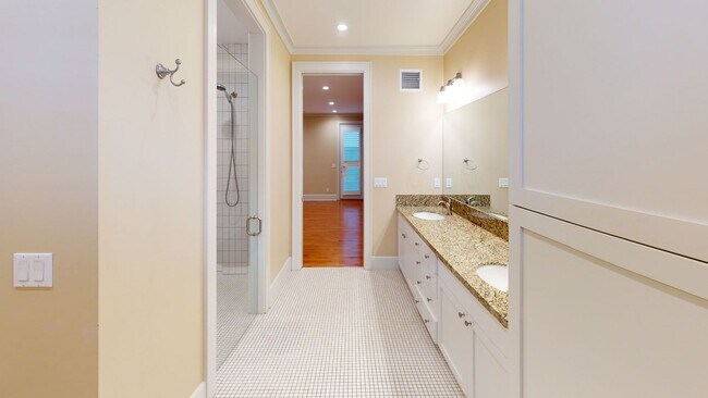 Building Photo - 244-248 B Ave