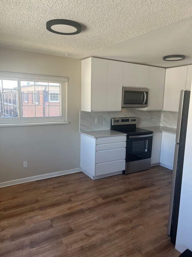 Building Photo - Move in ready 3bedroom 2bath